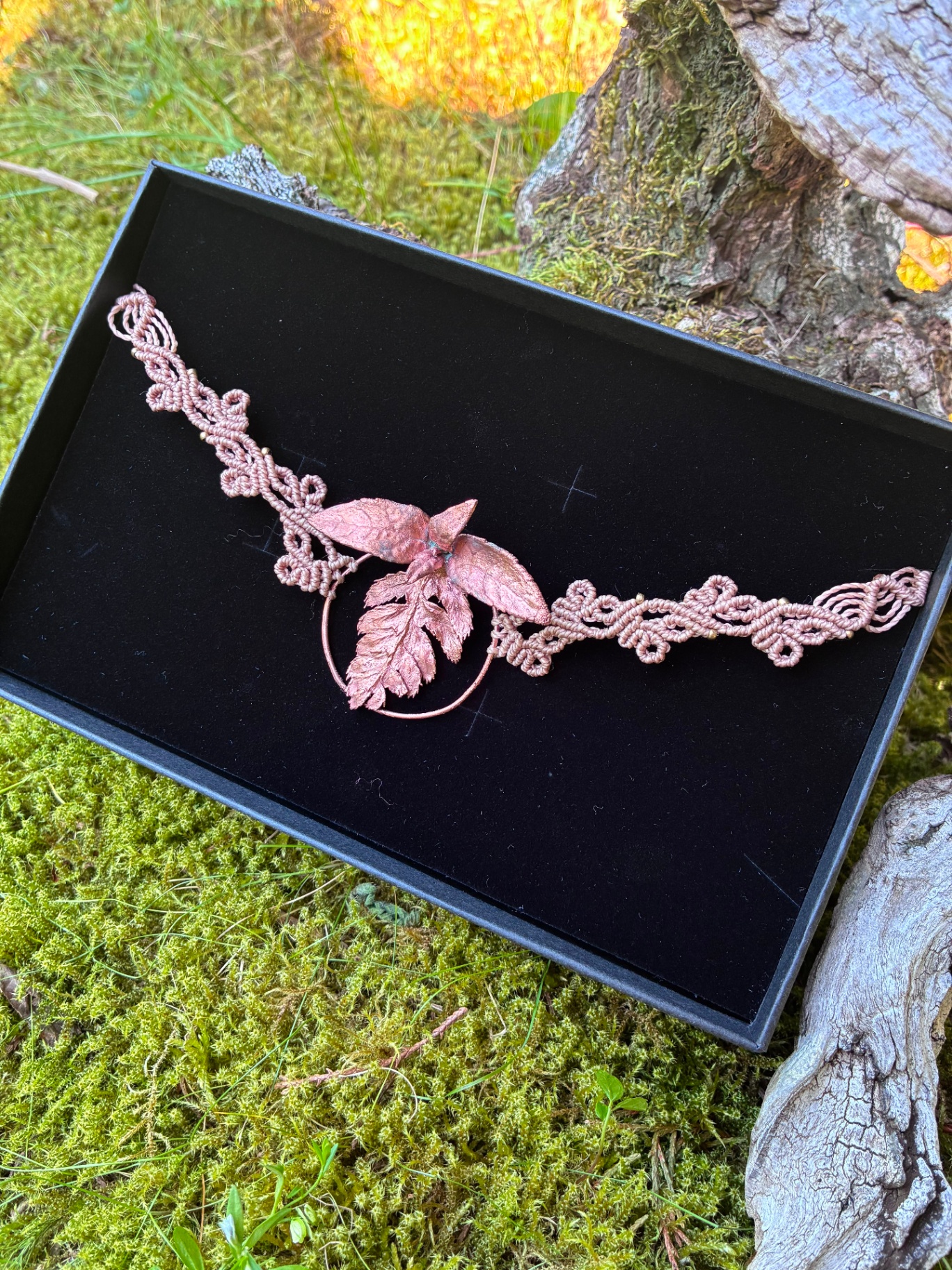 Collier Arbora, feuille d'arbre à papillon et fougère cuivrées, pièce unique, vue détail