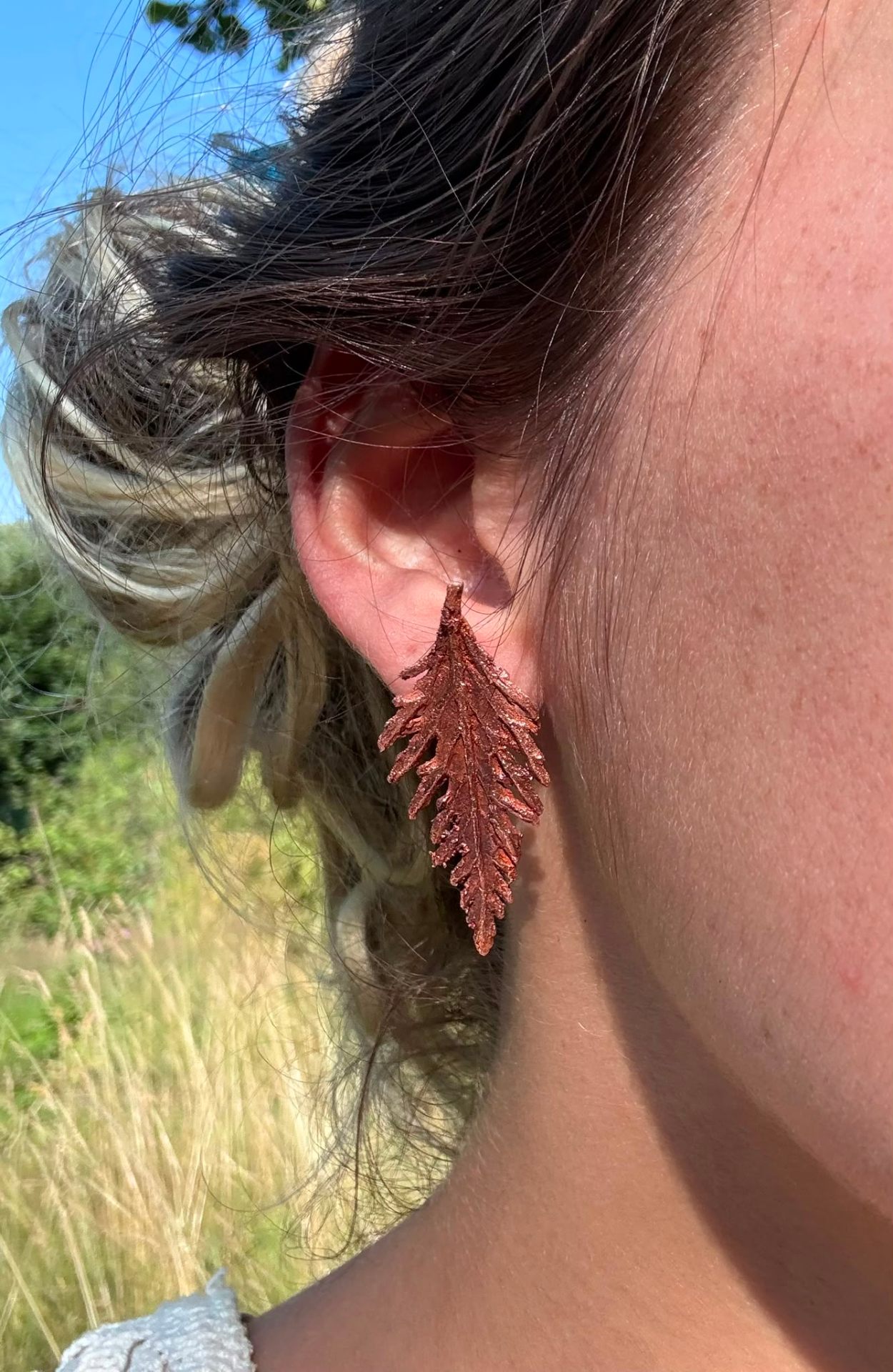 Boucles Verveina, feuilles de verveine de Sibérie enveloppées de cuivre, faites main, vue détail